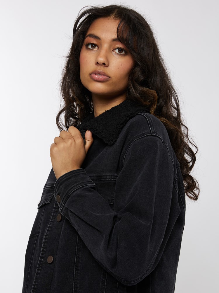 Harper denim jakke 7501173_I7C-BLU-A22-Modell-Front_chn=vic_4073_Harper denim jakke I7C 7501173.jpg_Front||Front