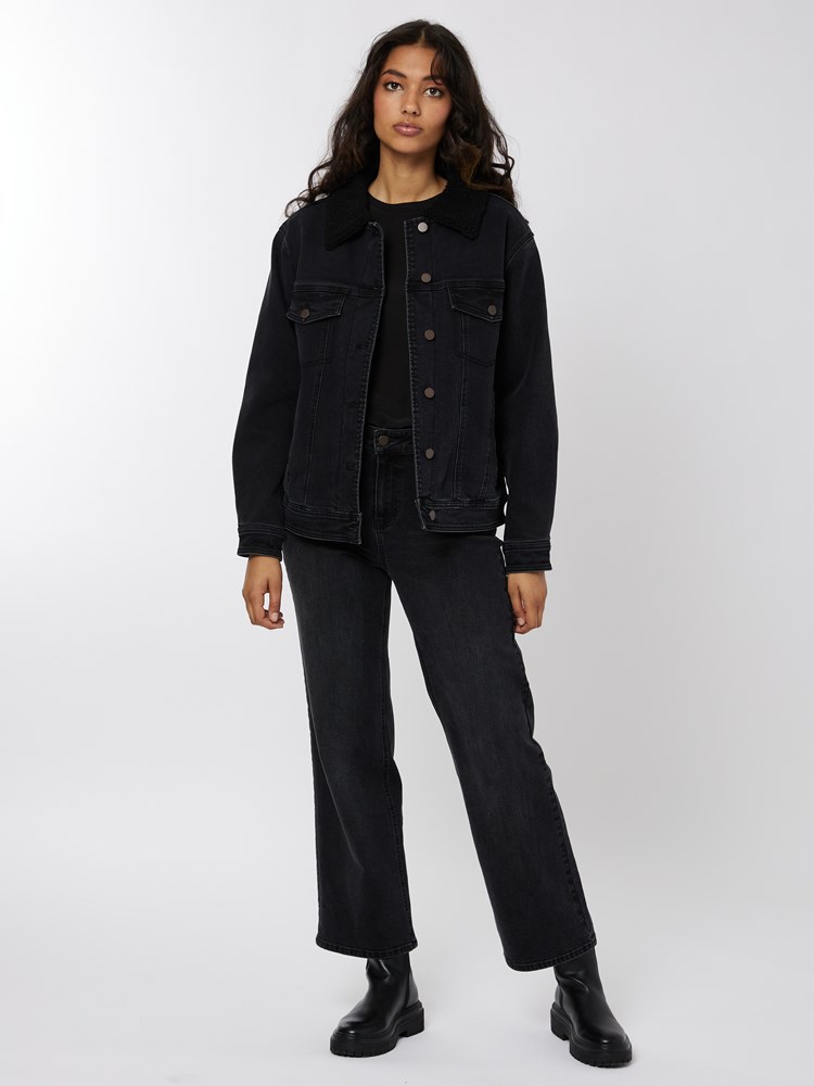 Harper denim jakke 7501173_I7C-BLU-A22-Modell-Front_chn=vic_893_Harper denim jakke I7C 7501173.jpg_Front||Front