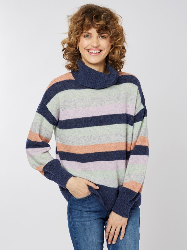 Norah høyhalset genser 7501181_EM4-MELL-A22-Modell-Front_chn=vic_7104_Norah høyhalset genser EM4 7501181.jpg_Front||Front