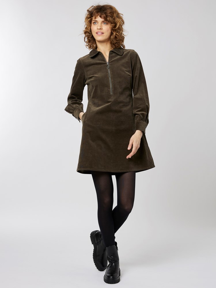 Hannah kjole 7501189_GOZ-MELL-A22-Modell-Front_chn=vic_1704_Hannah kjole GOZ_Hannah kjole GOZ 7501189.jpg_Front||Front