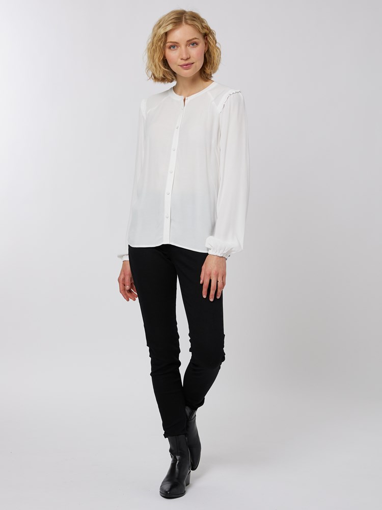 Meline bluse 7501201_O79-MELL-A22-Modell-Front_chn=vic_4758_Meline bluse O79 7501201.jpg_Front||Front