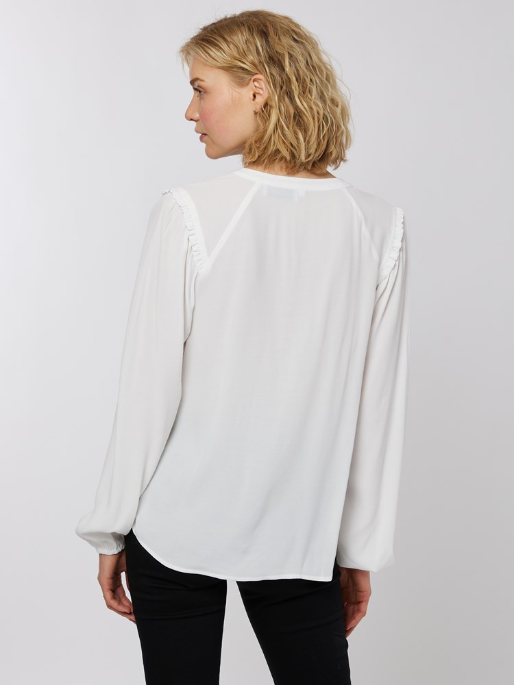 Meline bluse 7501201_O79-MELL-A22-Modell-Front_chn=vic_503_Meline bluse O79 7501201.jpg_Front||Front