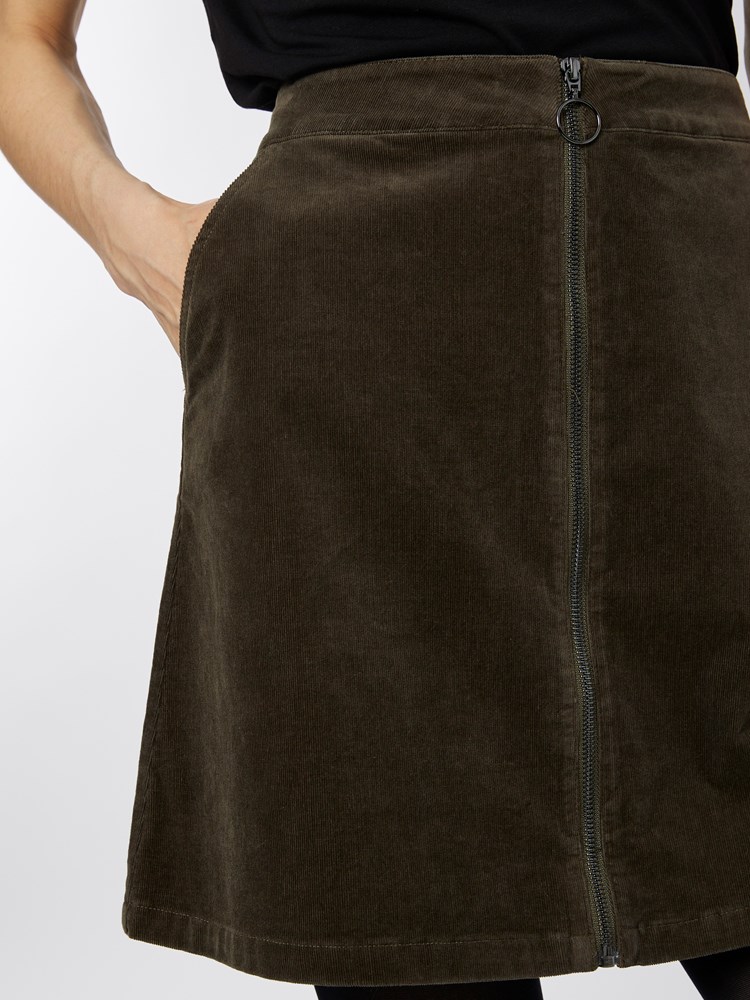 Hannah skjørt 7501206_GOZ-MELL-A22-Modell-Front_chn=vic_585_Hannah skjørt GOZ 7501206.jpg_Front||Front
