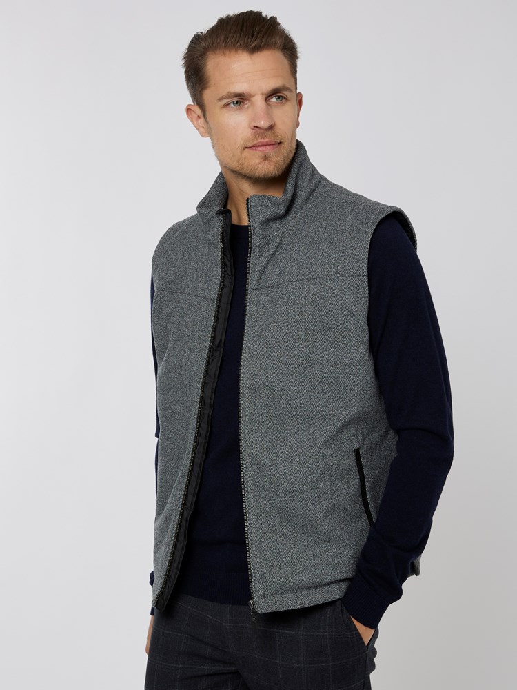 Aden vest 7501214_I6M-VESB-A22-Modell-Front_chn=vic_9206.jpg_Front||Front