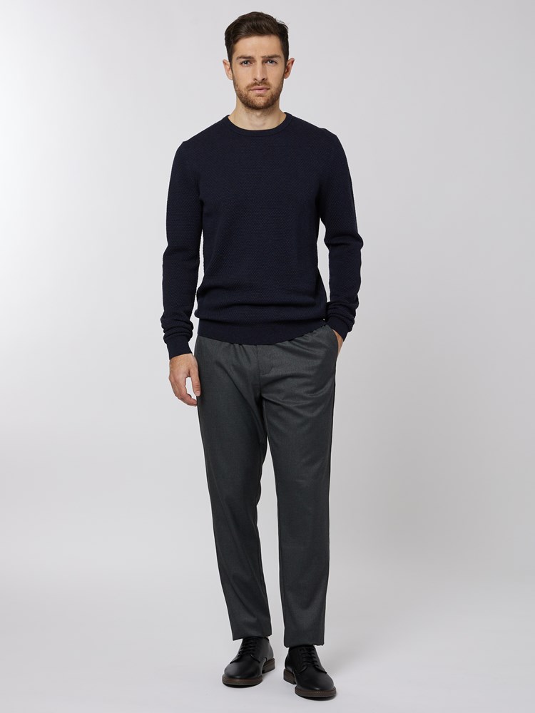 Theo genser 7501234_EM6-VESB-A22-Modell-Front_chn=vic_4510.jpg_Front||Front