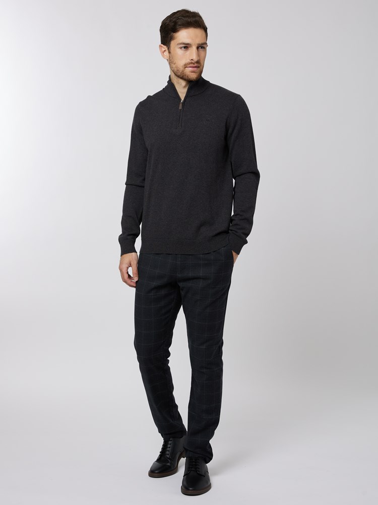 Easton zip neck genser 7501250_I6Y-VESB-A22-Modell-Front_chn=vic_9421.jpg_Front||Front