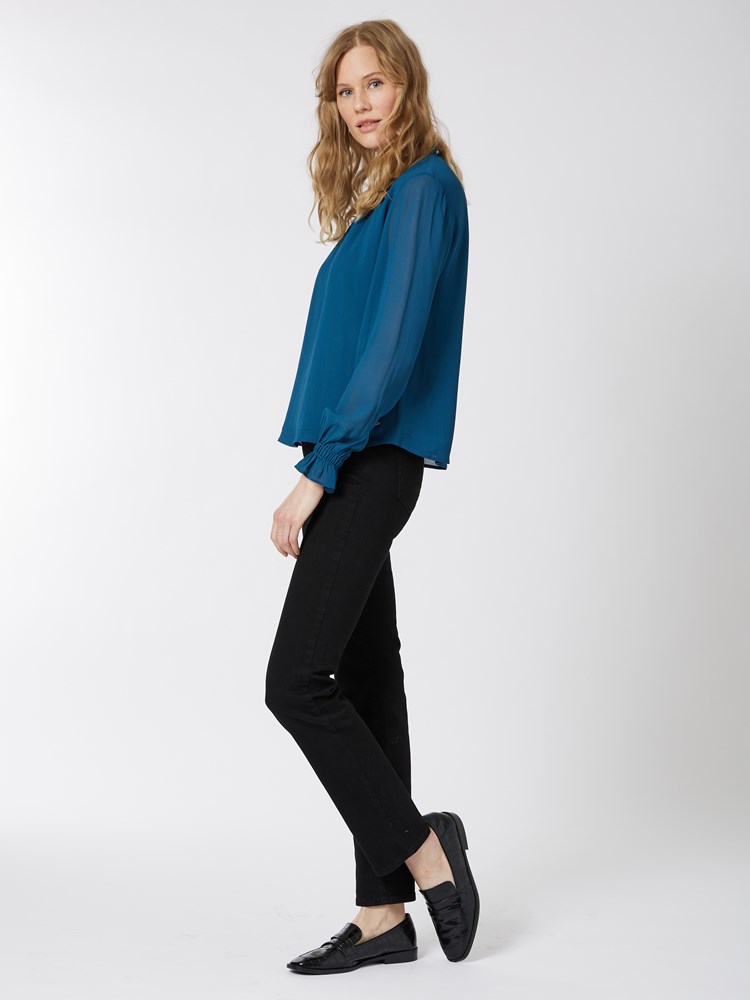 Sandra bluse 7501303_EPH-JEANPAUL-W22-Modell-Front_1018_Sandra bluse EPH_Sandra bluse EPH 7501303.jpg_Front||Front