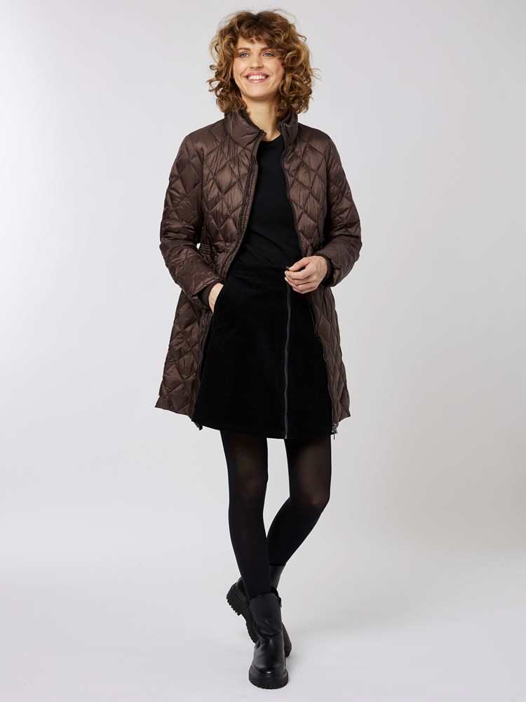 Paula jakke 7501375_AIJ-MELL-A22-Modell-Front_chn=vic_206_Paula jakke AIJ 7501375.jpg_Front||Front