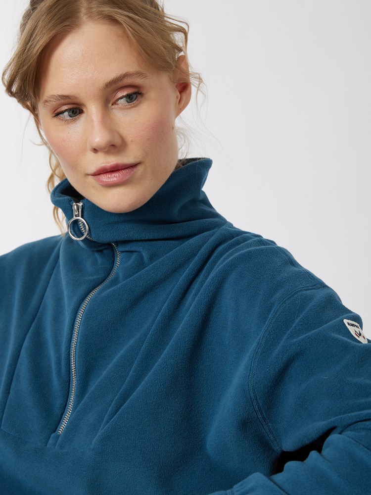 Mindy fleecegenser 7501378_EPH-JEANPAUL-W22-Modell-Front_608_Mindy fleecegenser EPH_Mindy fleecegenser EPH 7501378.jpg_Front||Front