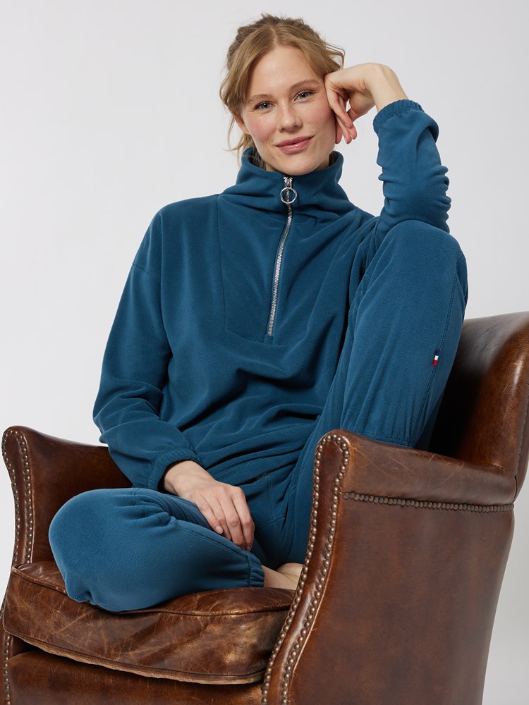 Mindy fleecegenser 7501378_EPH-JEANPAUL-W22-Modell-Front_9561_Mindy fleecegenser EPH_Mindy fleecegenser EPH 7501378.jpg_Front||Front