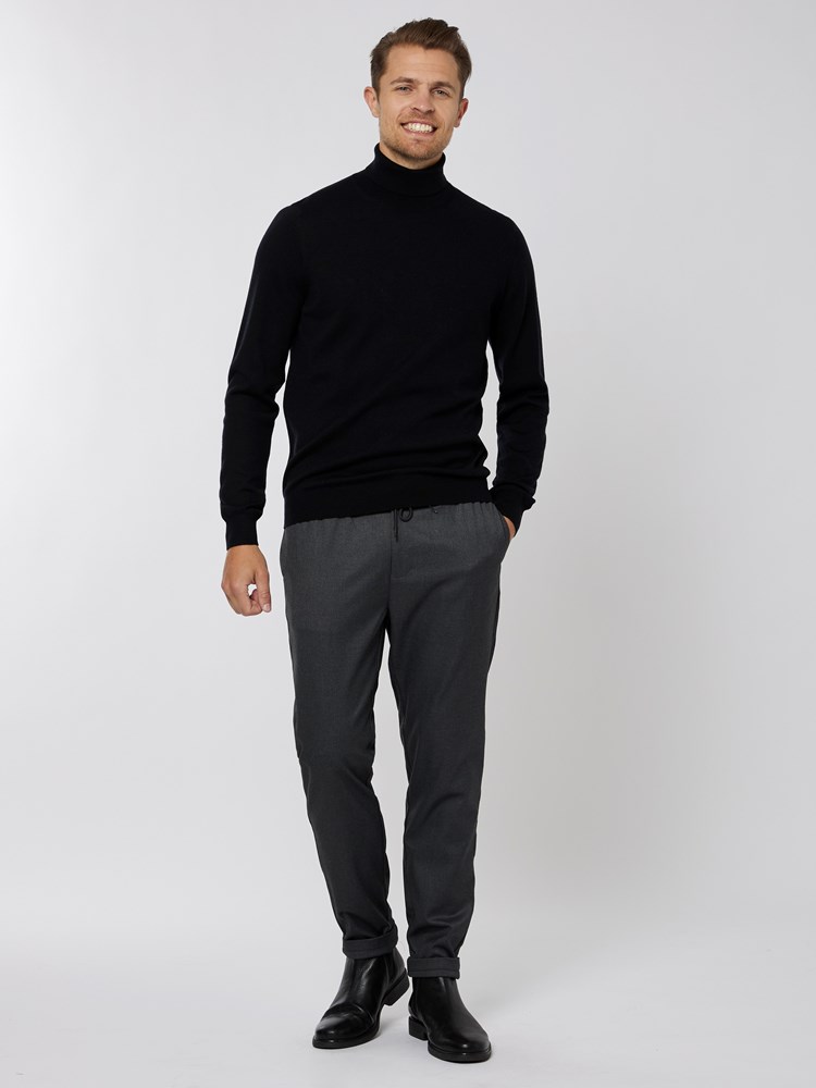 Filipp bukse 7501381_I6Y-VESB-A22-Modell-Front_chn=vic_5297.jpg_Front||Front