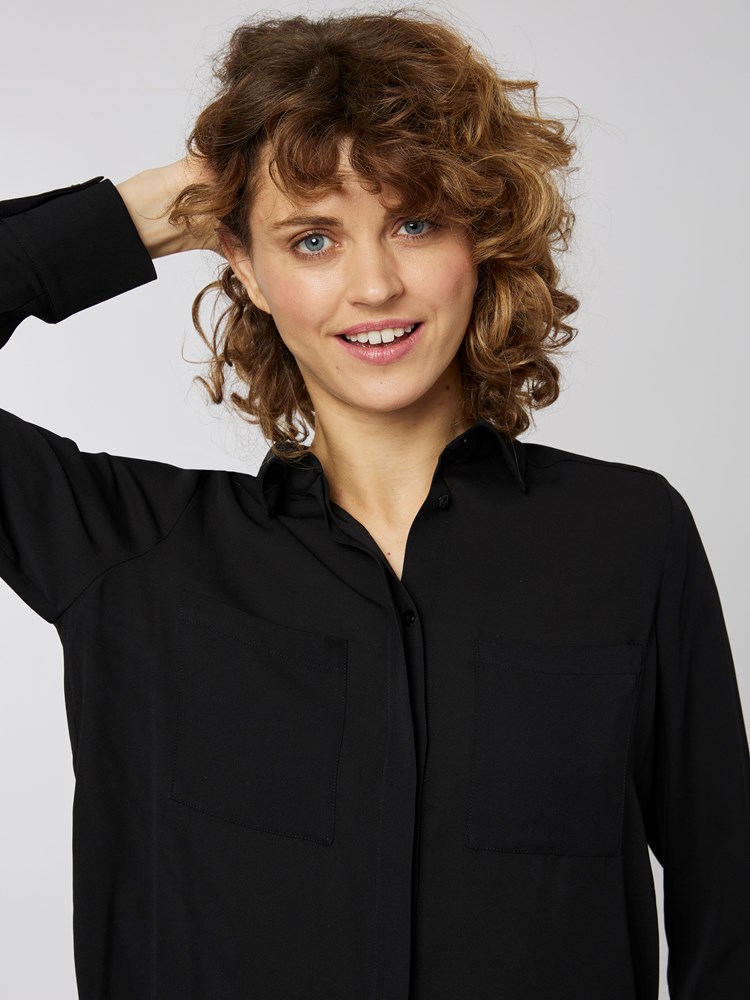 Lisette skjorte 7501408_CAB-MELL-A22-Modell-Front_chn=vic_5908_Lisette skjorte CAB_Lisette skjorte CAB 7501408.jpg_Front||Front
