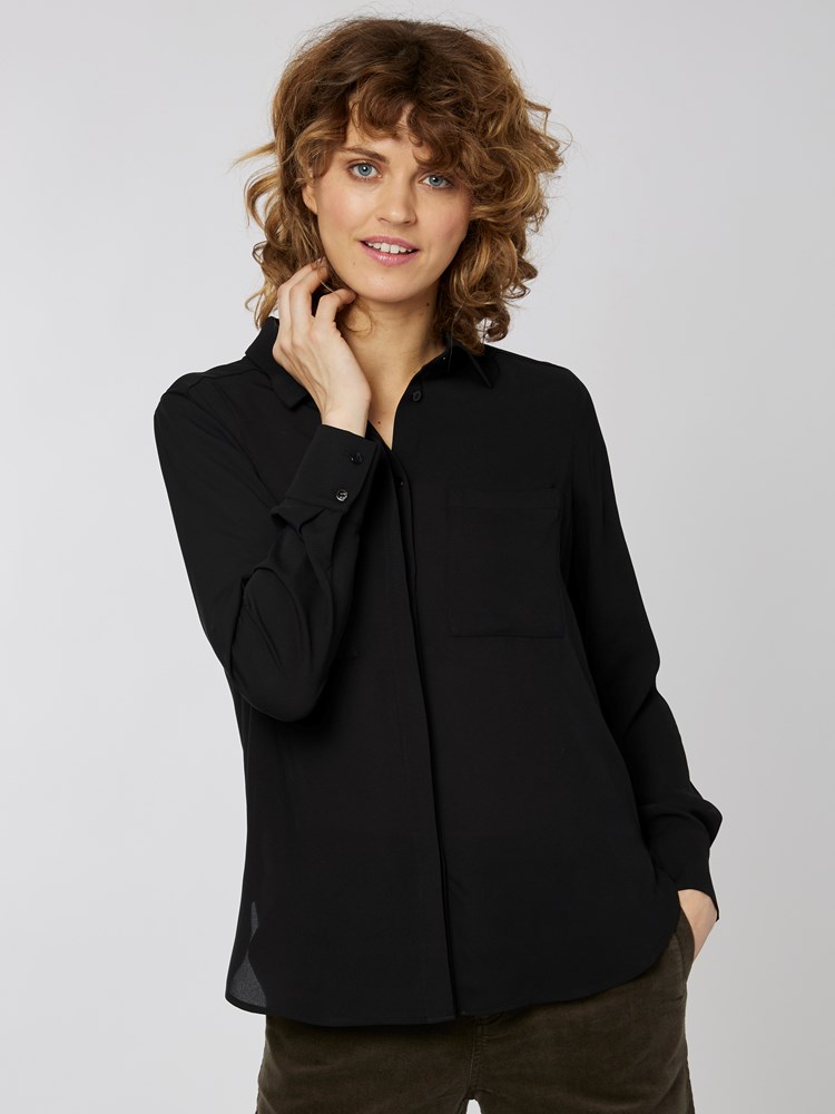 Lisette skjorte 7501408_CAB-MELL-A22-Modell-Front_chn=vic_6273_Lisette skjorte CAB_Lisette skjorte CAB 7501408.jpg_Front||Front