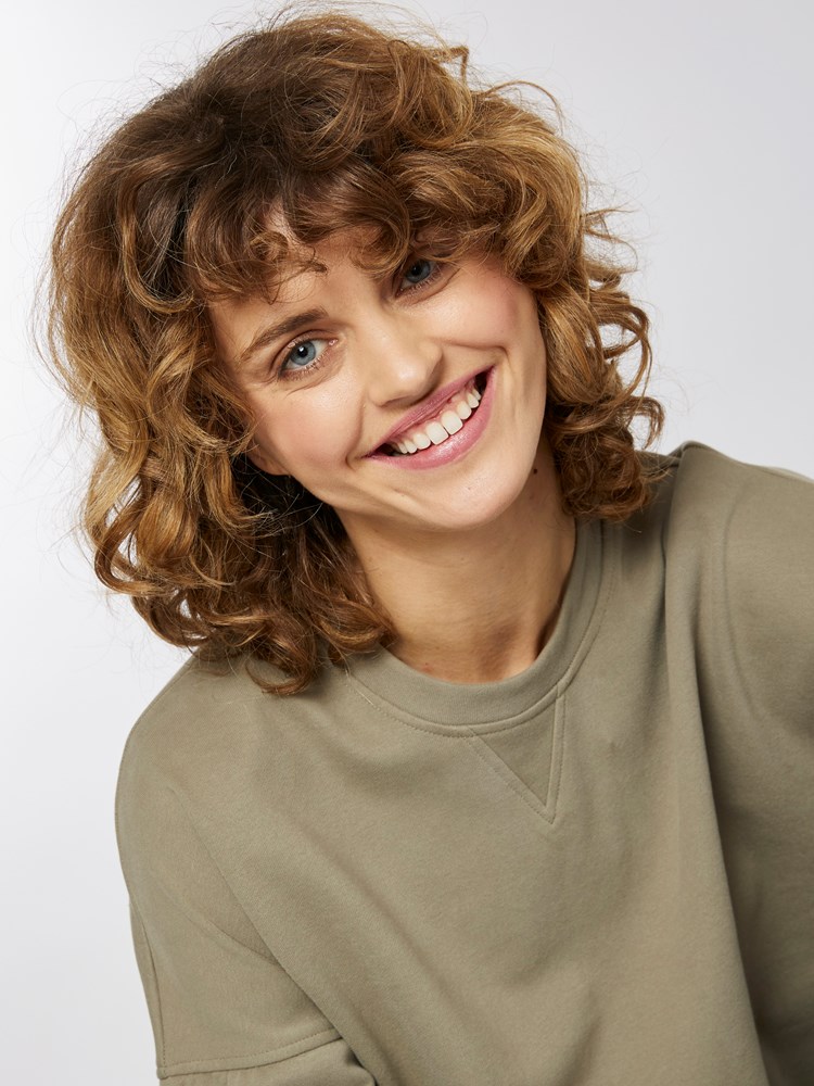 Linda genser 7501414_GKJ-MELL-A22-Modell-Front_chn=vic_9964_Linda genser GKJ 7501414.jpg_Front||Front