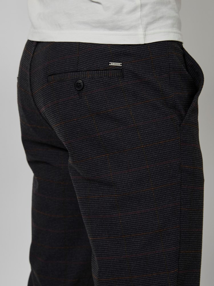 Slim check chino 7501430_EM6-MRCAPUCHIN-A22-details_chn=boys_6142_Slim check chino EM6.jpg_
