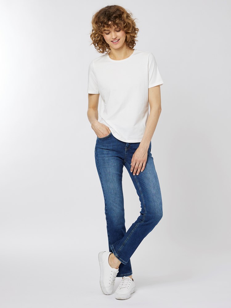 Basic t-skjorte 7501434_100-MELL-NOS-Modell-Front_chn=vic_3913_Basic t-skjorte 100_Basic t-skjorte 100 7501434.jpg_Front||Front