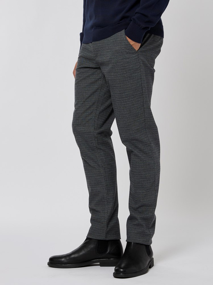 Slim check chino 7501435_IEL-MRCAPUCHIN-A22-Modell-Front_chn=vic_1140_Slim check chino IEL.jpg_Front||Front