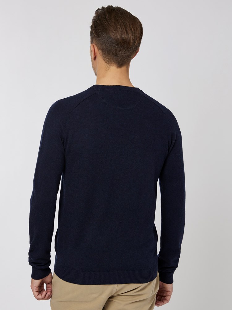 Quentin Genser 7501437_EM6-VESB-A22-Modell-Back_chn=vic_2262.jpg_Back||Back