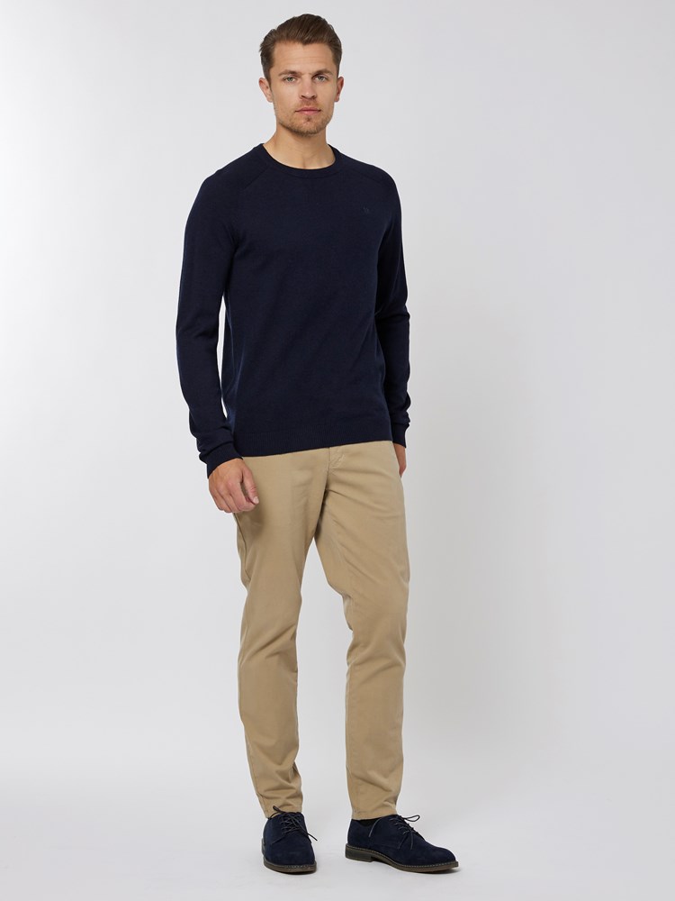 Quentin Genser 7501437_EM6-VESB-A22-Modell-Front_chn=vic_2470.jpg_Front||Front