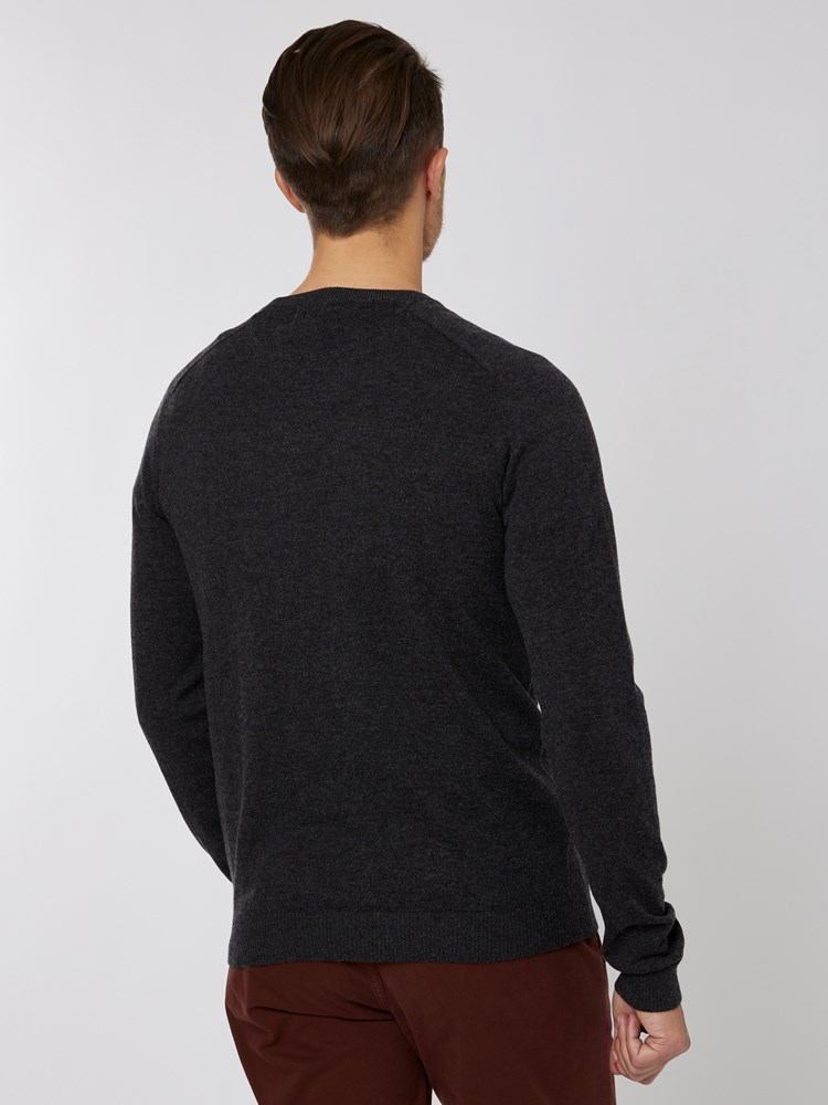 Quentin Genser 7501437_I6Y-VESB-A22-Modell-Back_chn=vic_435.jpg_Back||Back