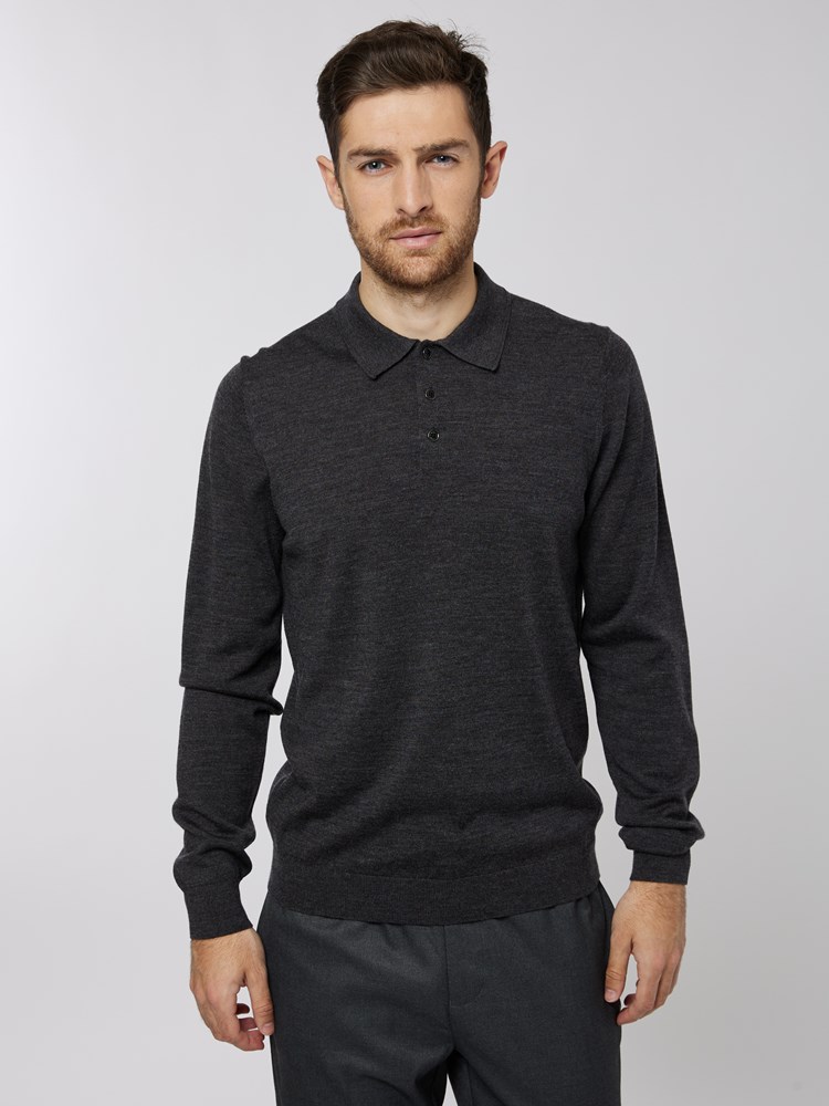 Curtis polo 7501440_I6Y-VESB-A22-Modell-Front_chn=vic_5892.jpg_Front||Front