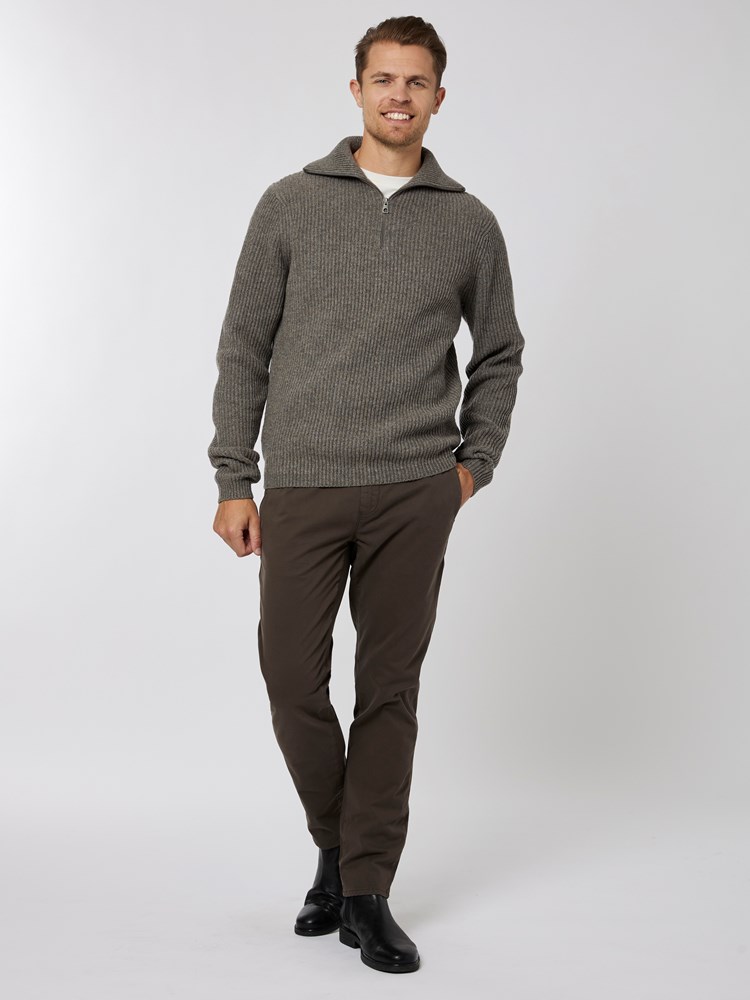 Sam zip genser 7501445_I6Y-VESB-A22-Modell-Front_chn=vic_4176.jpg_Front||Front