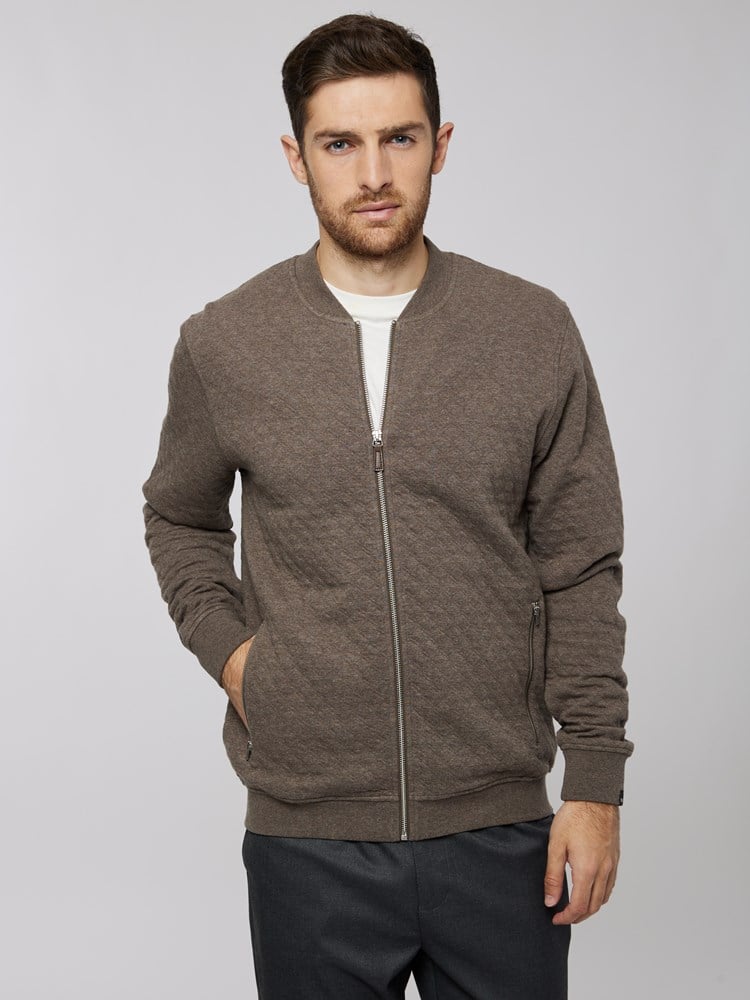 Avery jakke 7501450_APR-VESB-A22-Modell-Front_chn=vic_7464.jpg_Front||Front