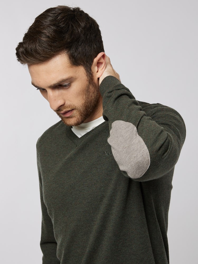 Quentin V-Hals Genser 7501461_GOY-VESB-A22-Modell-Front_chn=vic_7165.jpg_Front||Front