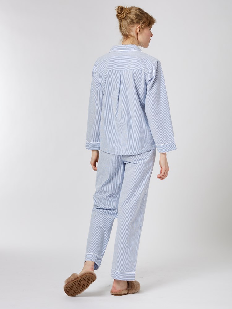 Mira pysjamas  7501484_EN3_Jean Paul_Mira Pyjama Set_W22_Modell (3)_Mira pysjamas  EN3_Mira pysjamas  EN3 7501484.jpg_