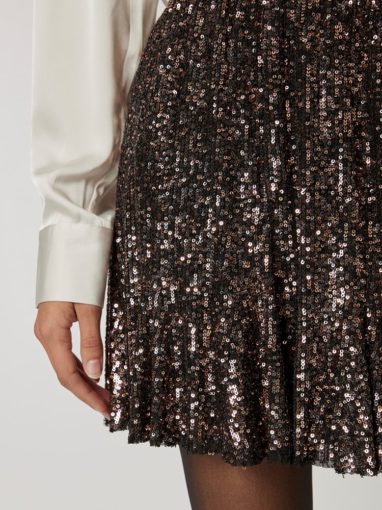 Dionne skjørt 7501503_CAB-DONNA-W22-details_chn=vic_1854_Dionne skjørt CAB_Dionne skjørt CAB 7501503.jpg_