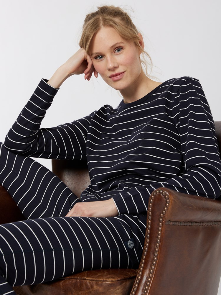 Ada pysjamas 7501561_EM6_Jean Paul_Ada Stripe Pyjama Set_799_Modell (1)_Ada pysjamas sett EM6_Ada pysjamassett EM6_Ada pysjamas EM6_Ada pysjamas EM6 7501561.jpg_