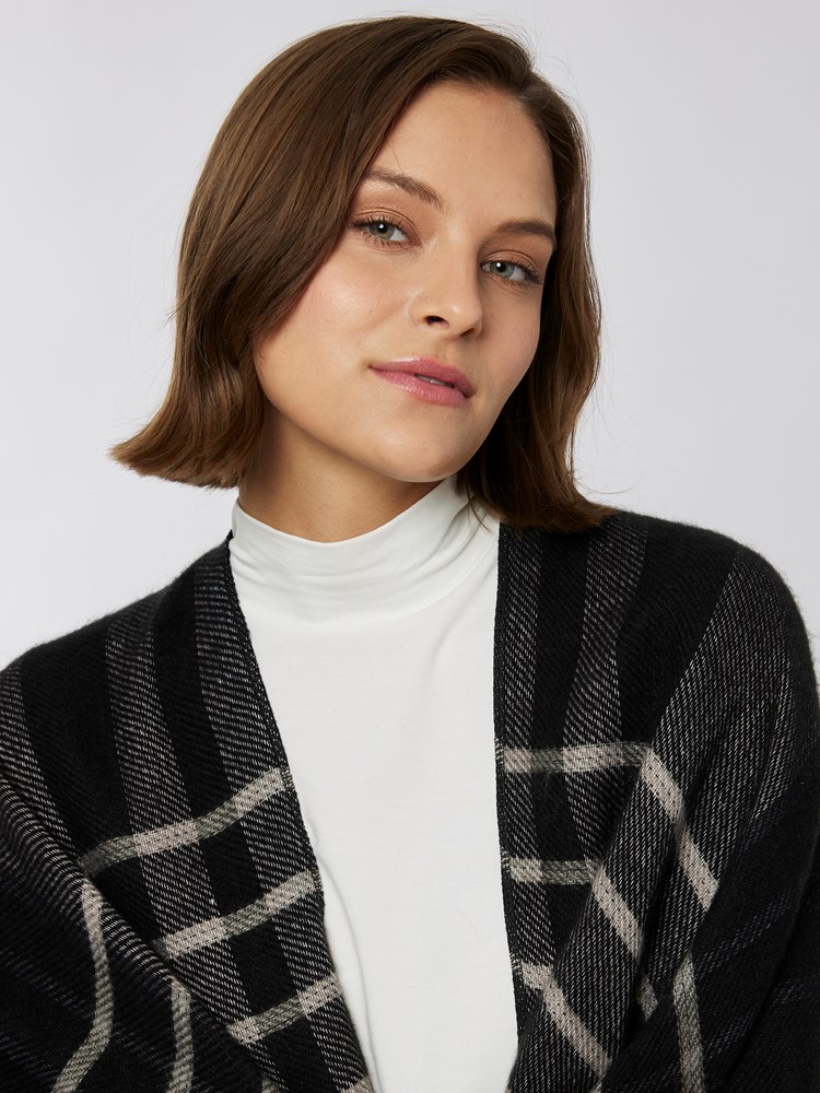 Check poncho 7501562_CAB-BLU-A22-Modell-Front_chn=vic_4754_Check poncho CAB 7501562.jpg_Front||Front