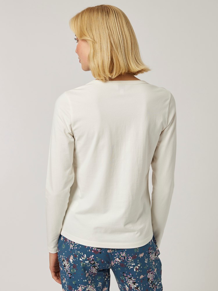 Luna pysjamas 7501570_EHI-MELL-W22-Modell-Back_chn=vic_6962_Luna pysjamas EHI 7501570.jpg_Back||Back