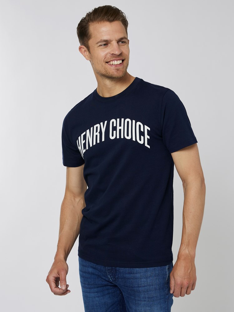 Logo t-shirt 7501589_EM1-HENRYCHOICE-NOS-Modell-Front_chn=vic_6697_Logo t-shirt EM1 7501589.jpg_Front||Front