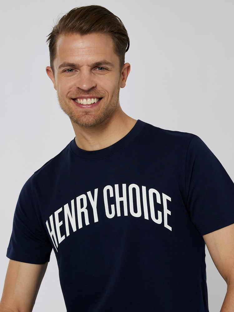 Logo t-shirt 7501589_EM1-HENRYCHOICE-NOS-Modell-Front_chn=vic_7551_Logo t-shirt EM1 7501589.jpg_Front||Front