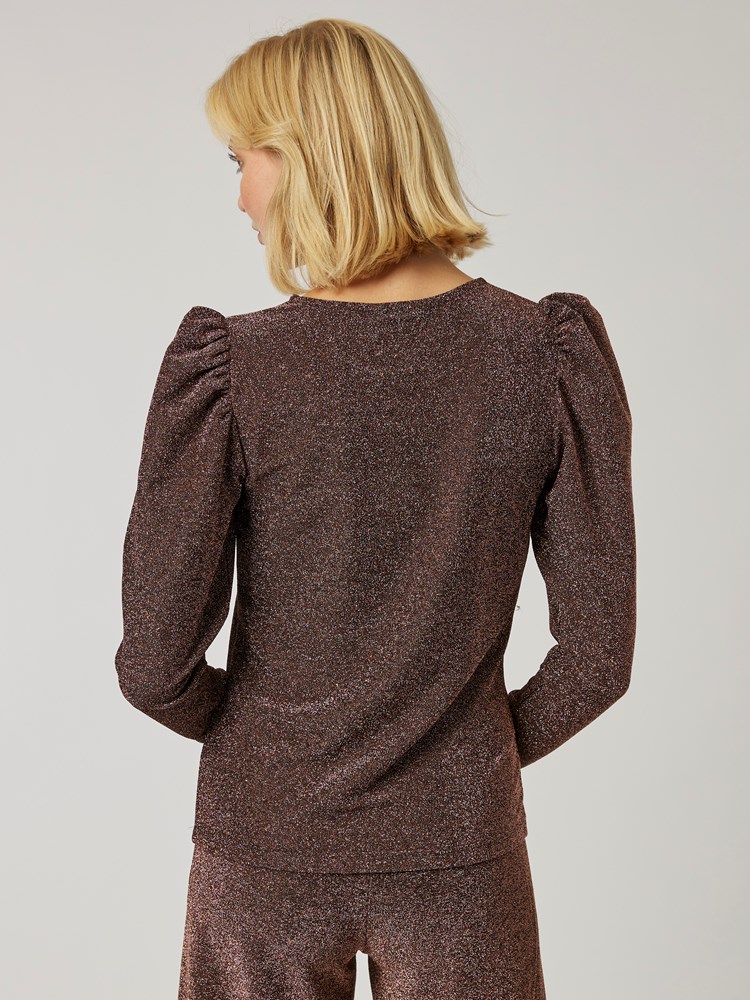 Aleah topp 7501645_AGC-MELL-W22-Modell-Back_chn=vic_6675_Aleah topp AGC 7501645.jpg_Back||Back