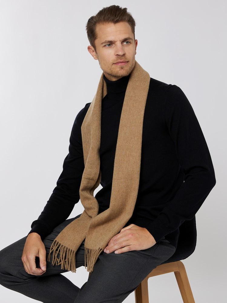 Lee ullskjerf 7501655_APY-VESB-A22-Modell-Front_chn=vic_1952.jpg_Front||Front