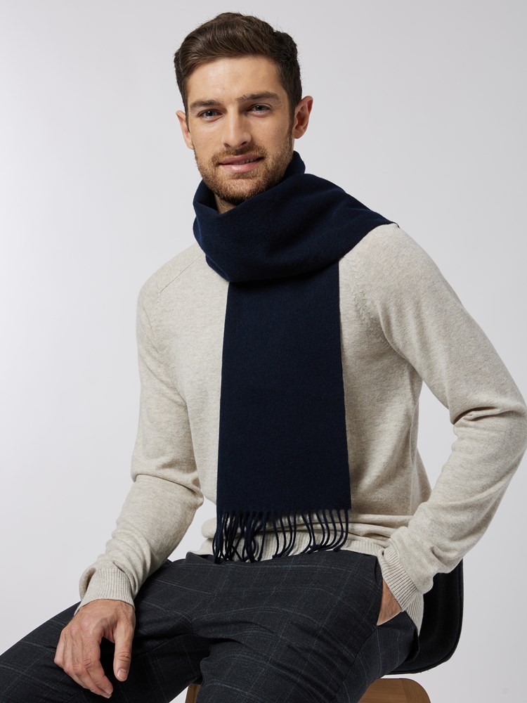 Lee ullskjerf 7501655_EM6-VESB-A22-Modell-Front_chn=vic_9348.jpg_Front||Front