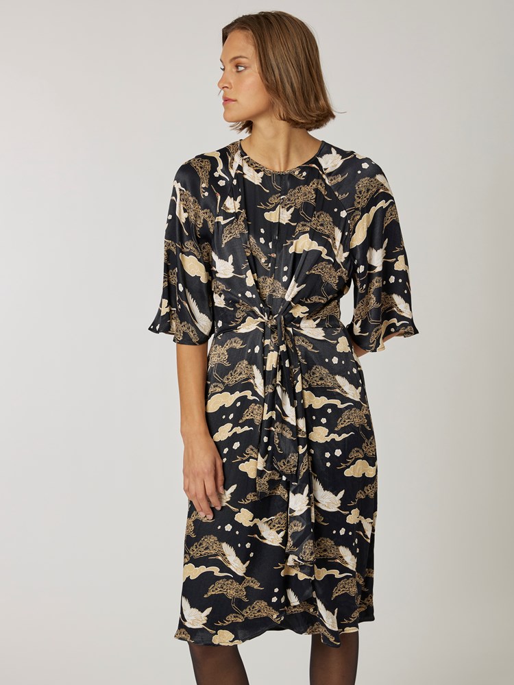 Maiko kjole 7501716_CAB-BLU-W22-Modell-Front_chn=vic_4129_Maiko kjole CAB 7501716.jpg_Front||Front