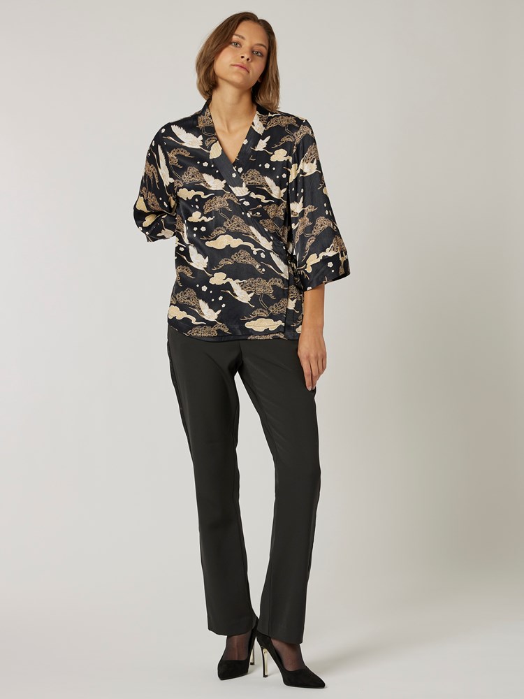 Maiko bluse 7501726_CAB-BLU-W22-Modell-Front_chn=vic_6752_Maiko bluse CAB_Maiko bluse CAB 7501726.jpg_Front||Front
