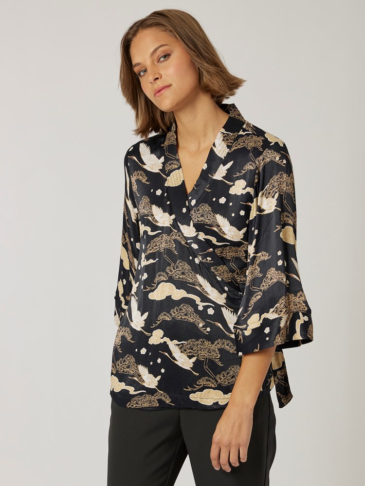 Maiko bluse 7501726_CAB-BLU-W22-Modell-Front_chn=vic_7664_Maiko bluse CAB_Maiko bluse CAB 7501726.jpg_Front||Front