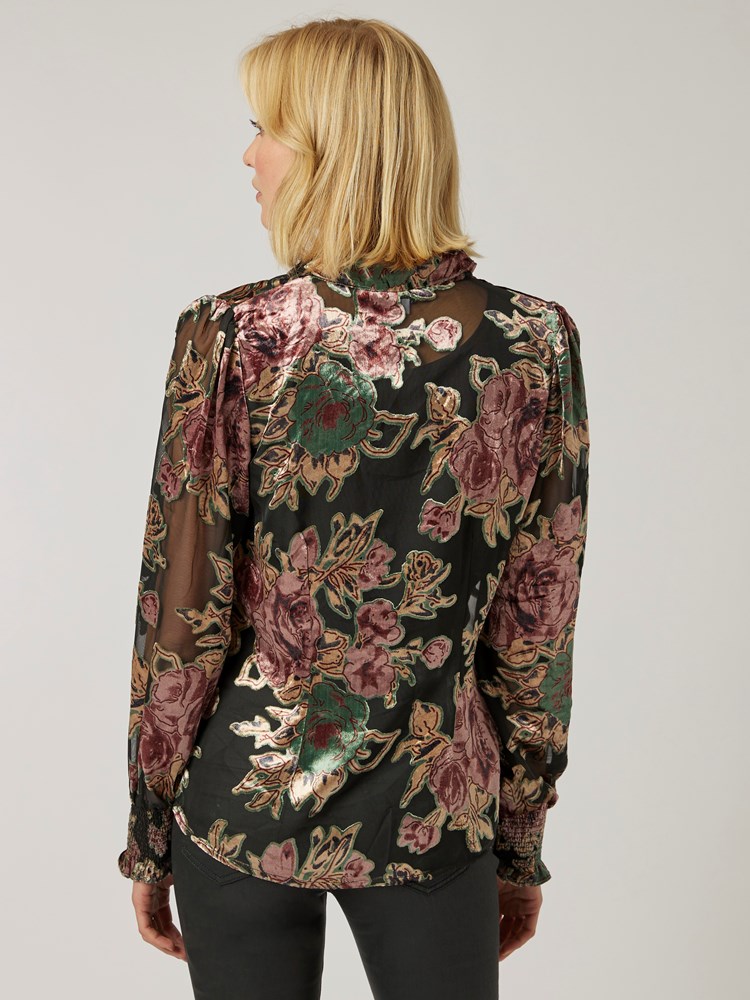Eira skjorte 7501836_CAB-MELL-W22-Modell-Back_chn=vic_1090_Eira skjorte CAB 7501836.jpg_Back||Back