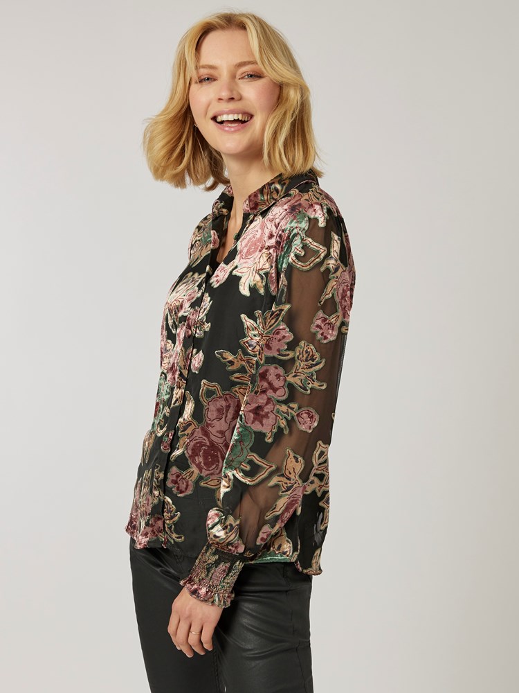 Eira skjorte 7501836_CAB-MELL-W22-Modell-Front_chn=vic_2128_Eira skjorte CAB 7501836.jpg_Front||Front