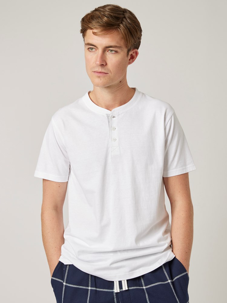 Patrick bestefarstrøye 7501875_O68-VESB-W22-Modell-Front_chn=vic_7439.jpg_Front||Front