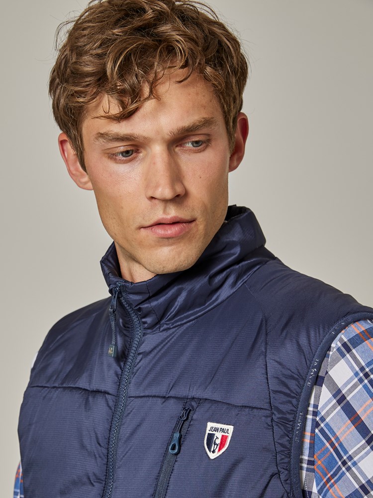 Michel vest 7501895_EM6_Jean Paul_Michel Vest_S23_Modell (2)_Michel vest EM6.jpg_