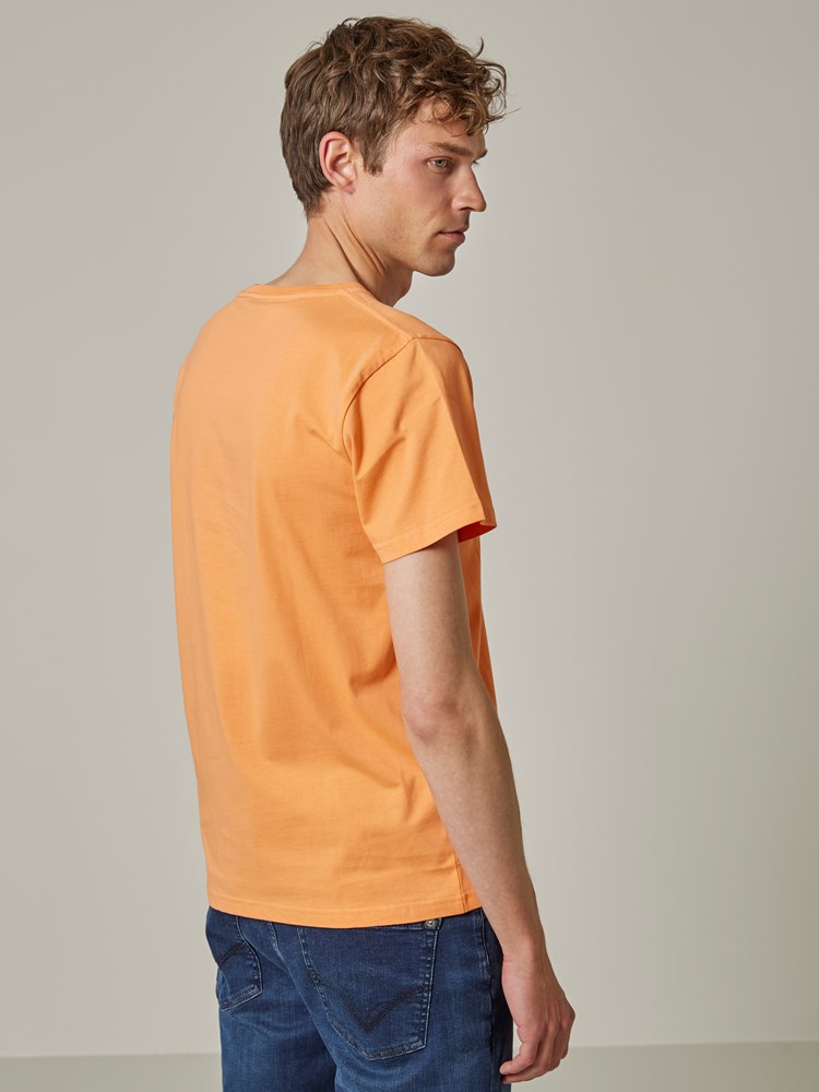 Loup T-skjorte 7501910_297_Jean Paul_Loup Tee_S23_Modell (1)_287_Loup T-skjorte 287.jpg_