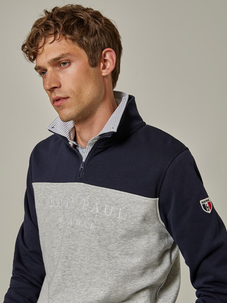 Timmy zipneck 7501918_EM6-JEANPAUL-S23-Modell-Front_6742_Timmy zipneck EM6.jpg_Front||Front