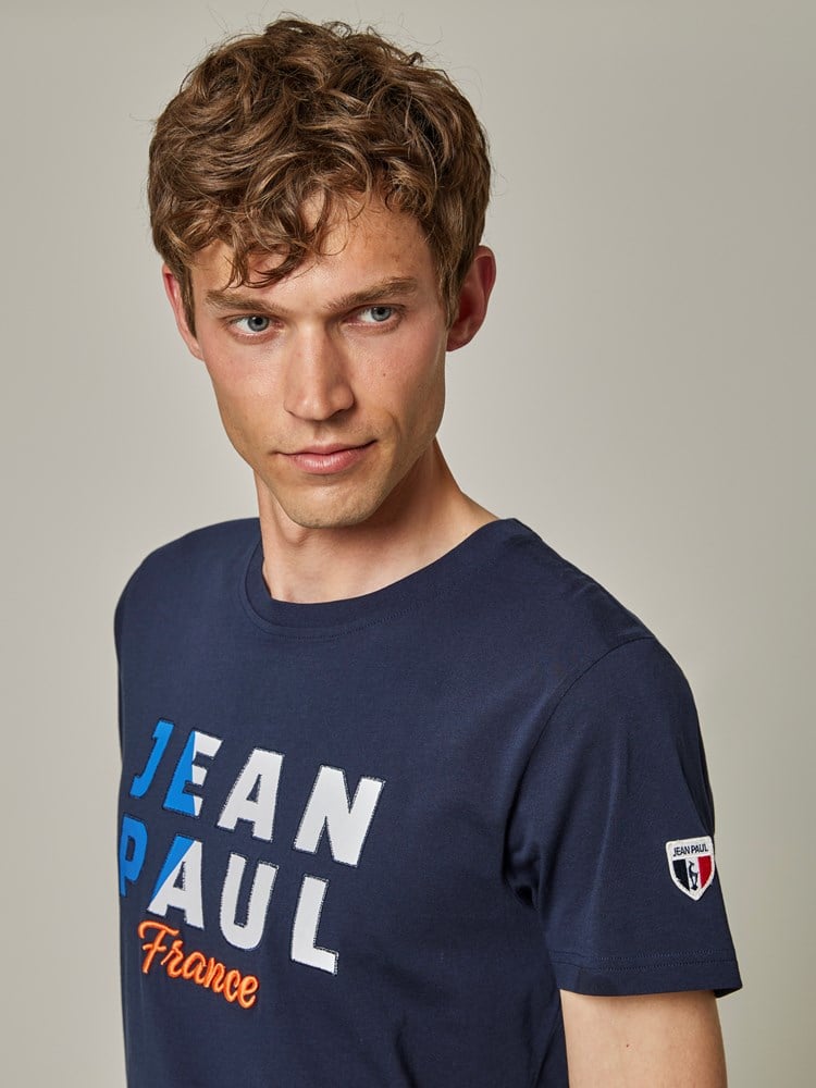 Ramon t-skjorte 7501937_EM6-JEANPAUL-S23-Modell-Front_8110_Ramon t-skjorte EM6.jpg_Front||Front