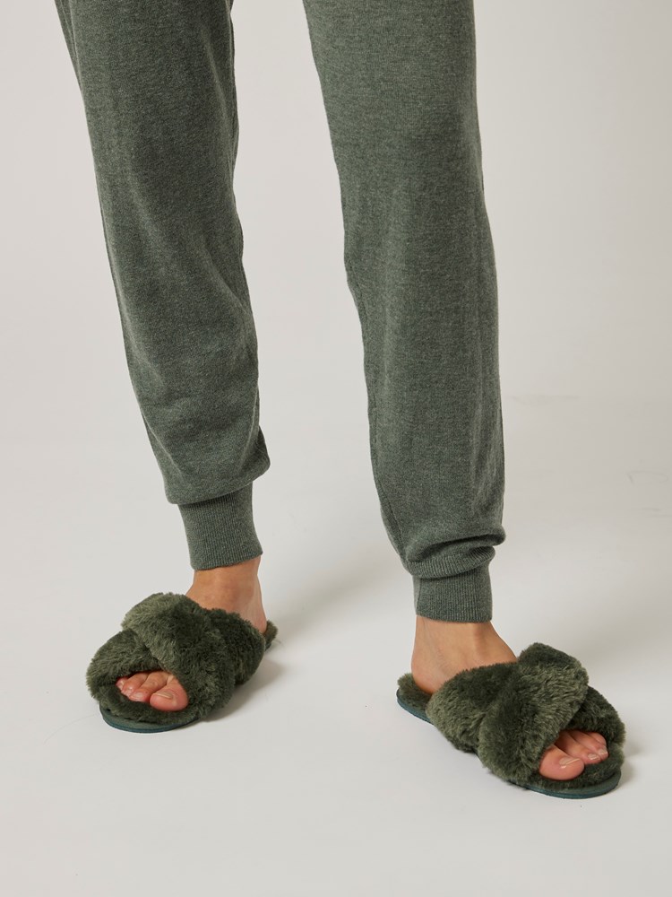 Furry slipper 7501977_GLS-MELL-W22-Modell-Front_chn=vic_2535_Furry slipper GLS 7501977.jpg_Front||Front