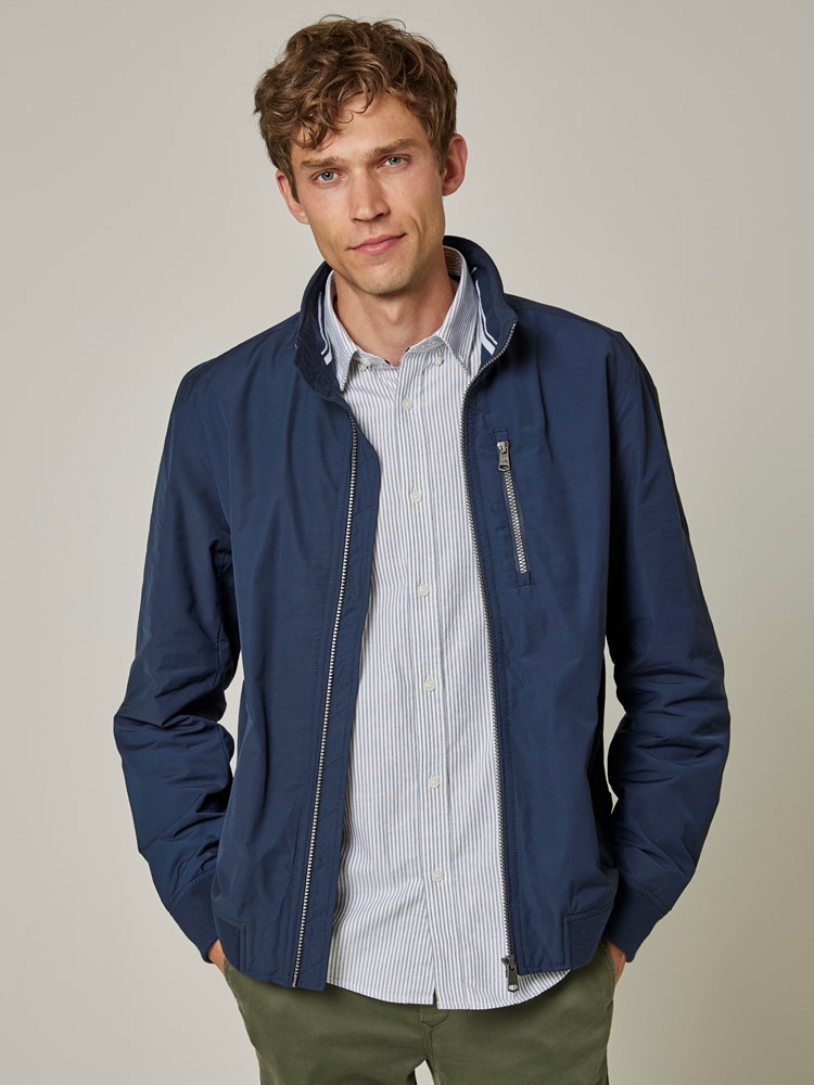 Becker jakke 7502007_EM6-JEANPAUL-S23-Modell-Front_2363.jpg_Front||Front